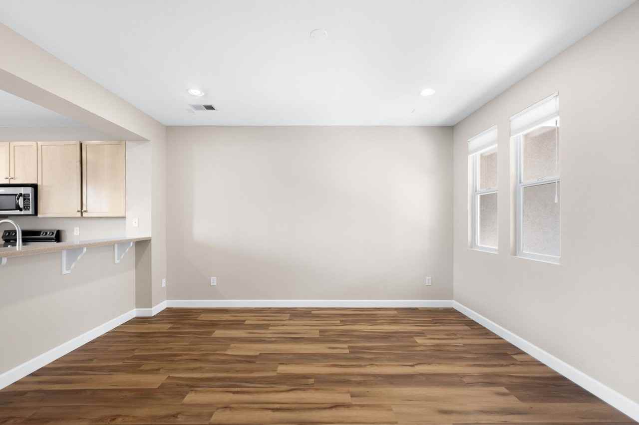 13543 E Longview Ave - Photo 7 of 25
