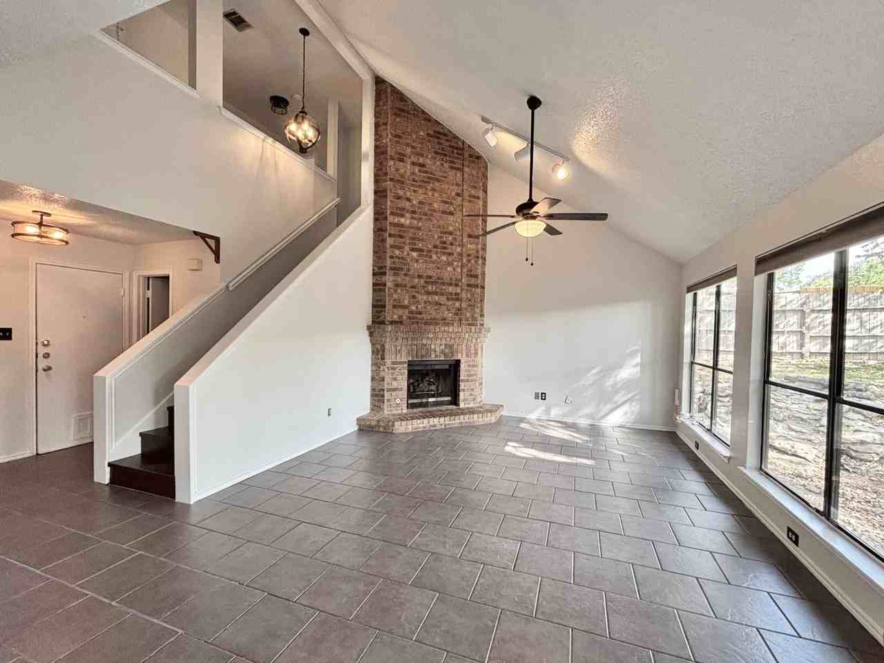 15606 Knollhollow - Photo 2 of 26