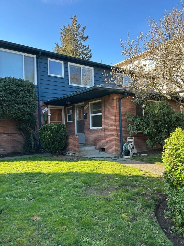 4300 Sw Seattle St - Photo 3 of 9