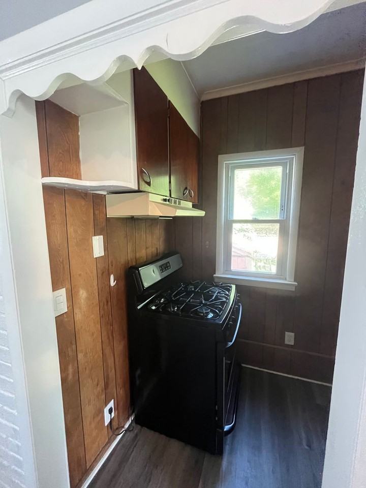 18 Robin St - Photo 4 of 28