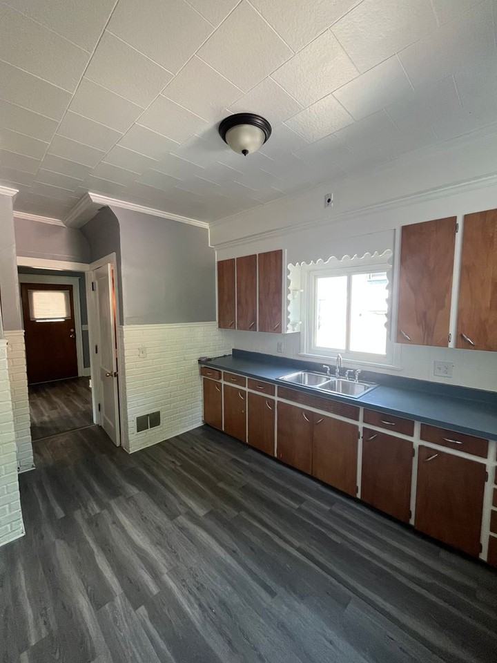 18 Robin St - Photo 5 of 28