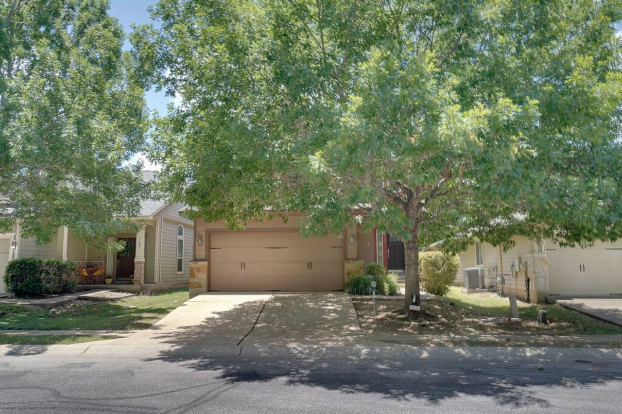 1609 Waxberry Ln - Photo 3 of 20