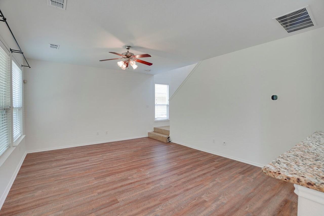 1609 Waxberry Ln - Photo 4 of 20