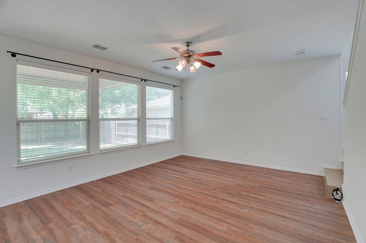 1609 Waxberry Ln - Photo 5 of 20