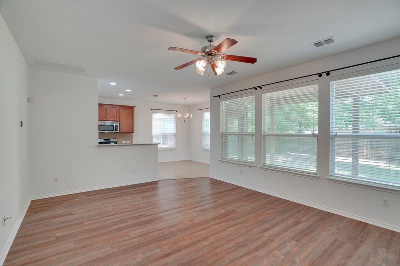 1609 Waxberry Ln - Photo 6 of 20