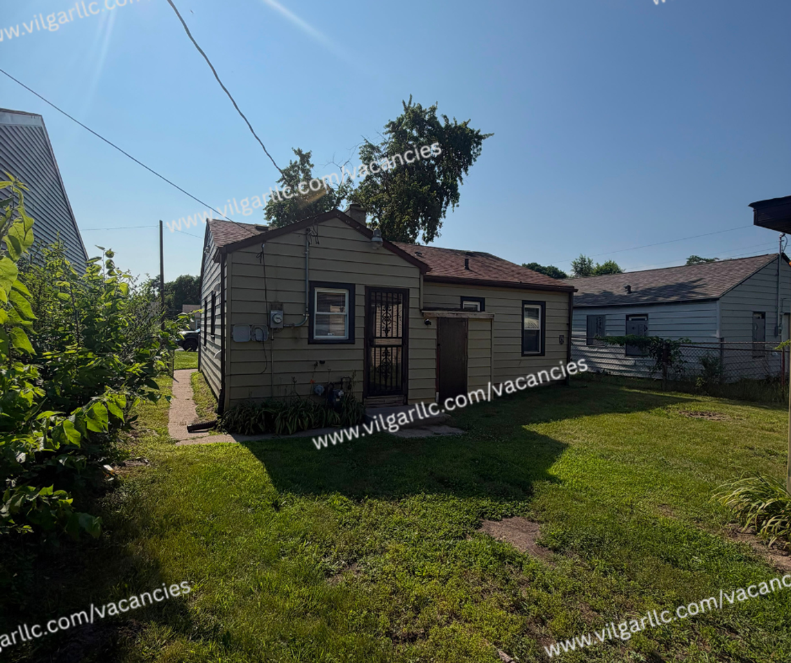 727 Mount St - Photo 3 of 22