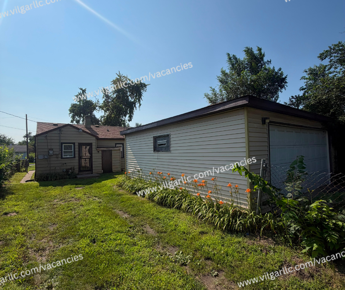 727 Mount St - Photo 4 of 22