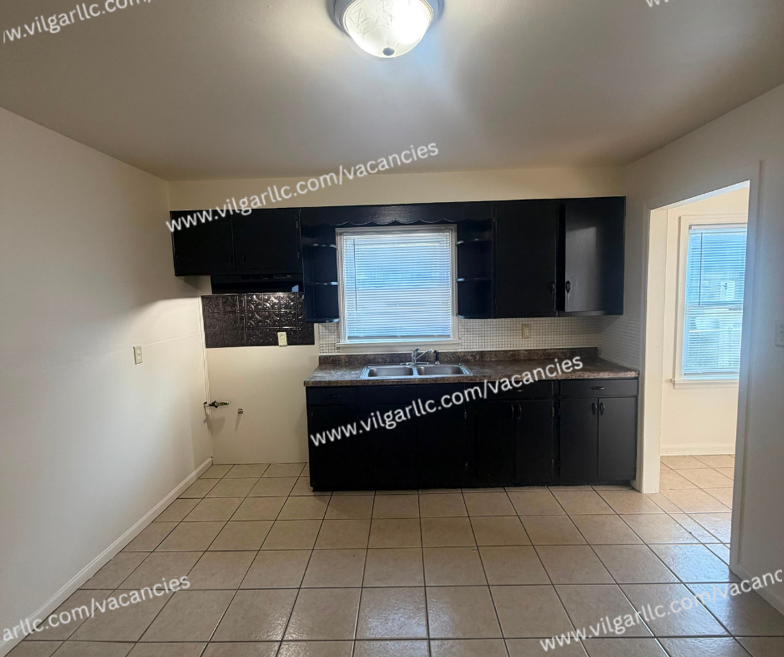 727 Mount St - Photo 5 of 22