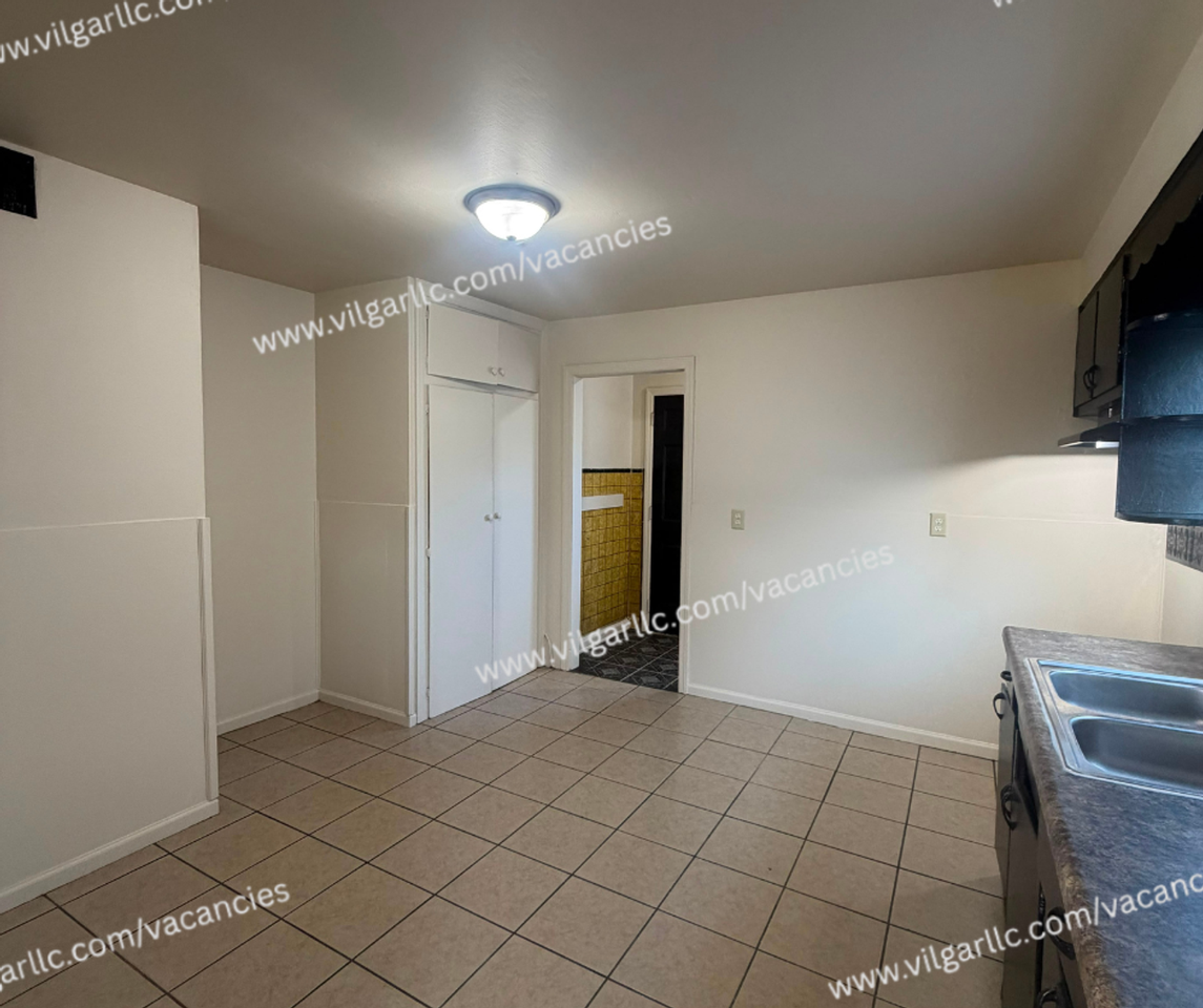 727 Mount St - Photo 7 of 22