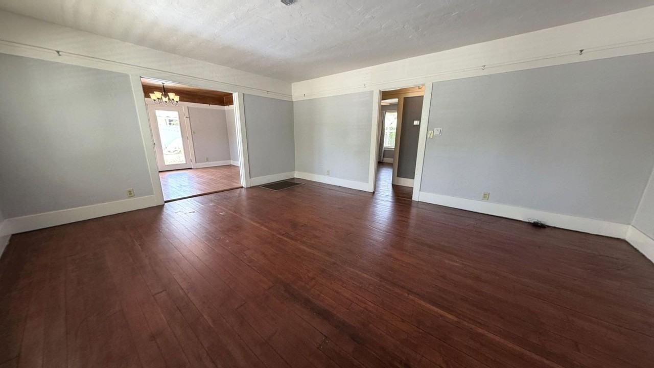 1320 E Colton Ave - Photo 4 of 19