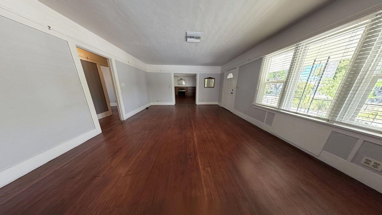 1320 E Colton Ave - Photo 5 of 19