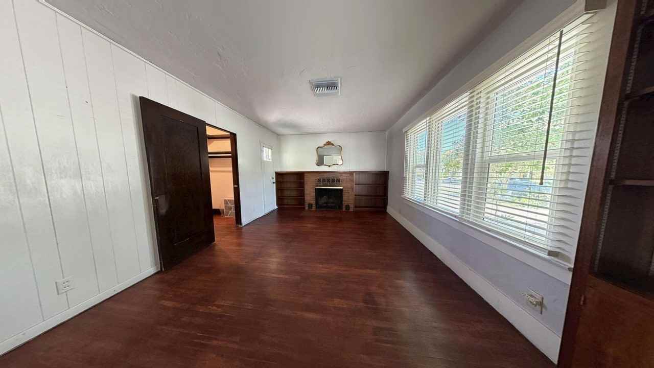 1320 E Colton Ave - Photo 6 of 19