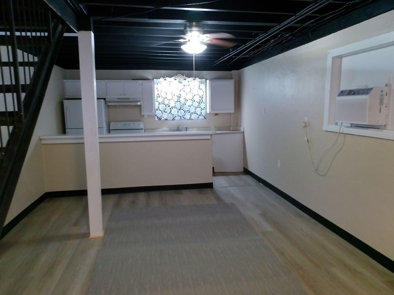 2706 Pine Ave - Photo 2 of 12
