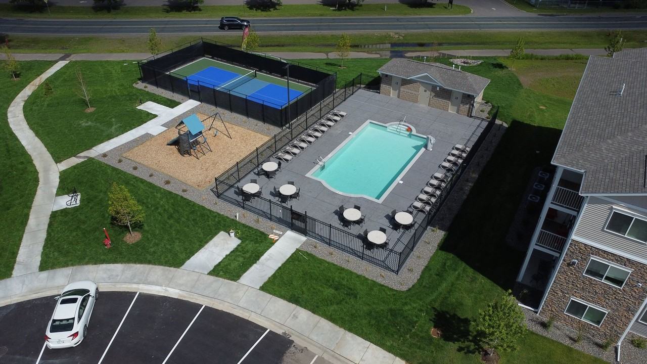 Chisago Lake Apartments (C) - Photo 2 of 12