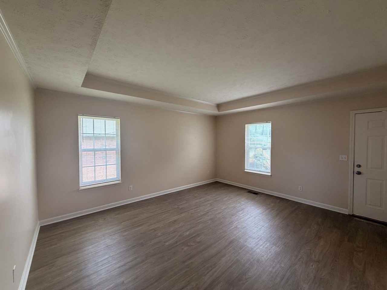 406 Hazelwood Dr - Photo 2 of 21