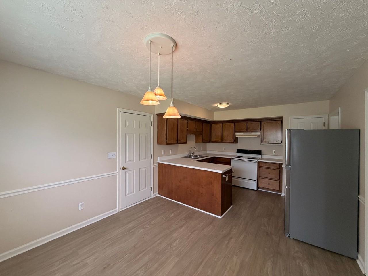 406 Hazelwood Dr - Photo 4 of 21