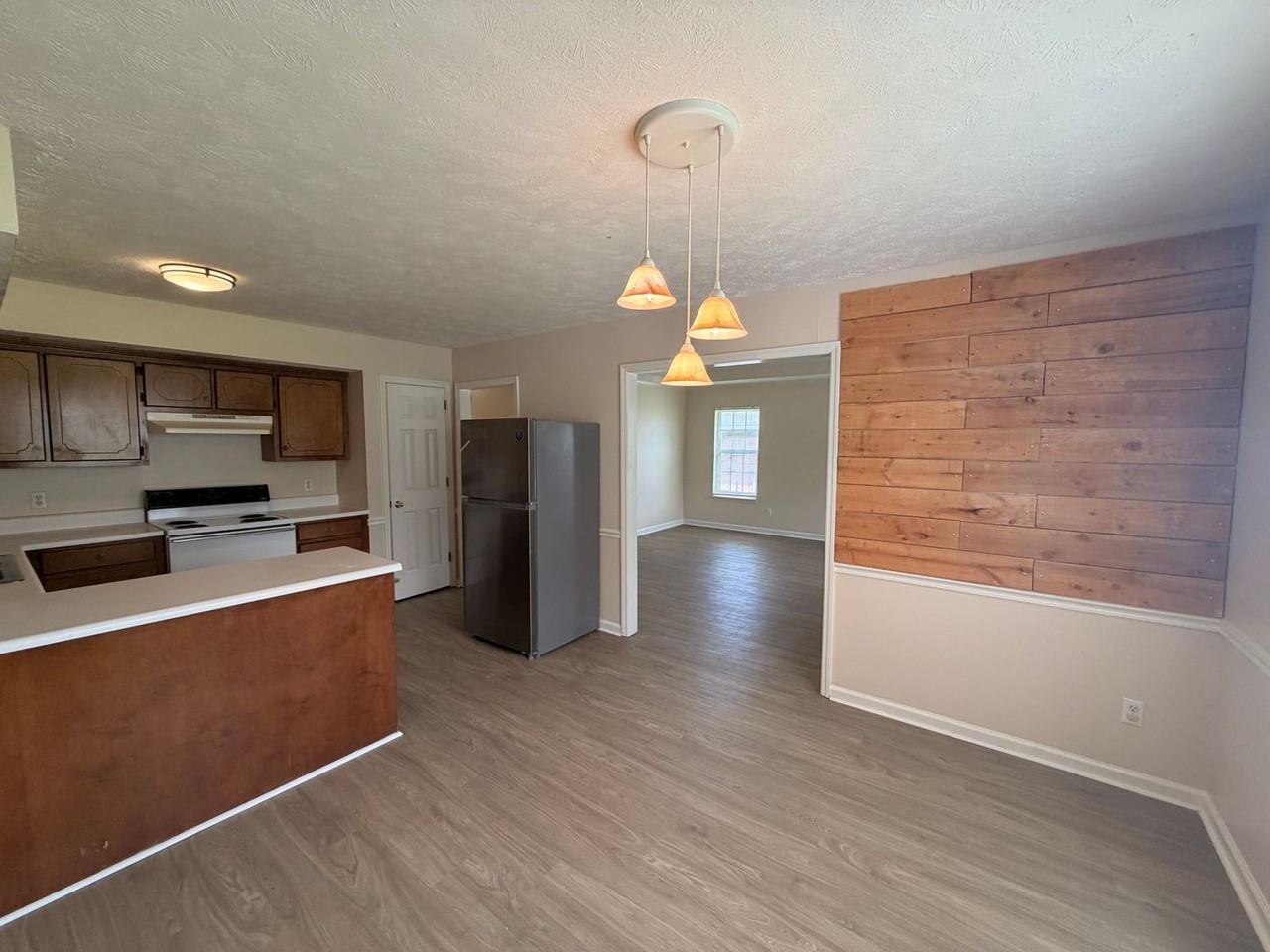 406 Hazelwood Dr - Photo 5 of 21
