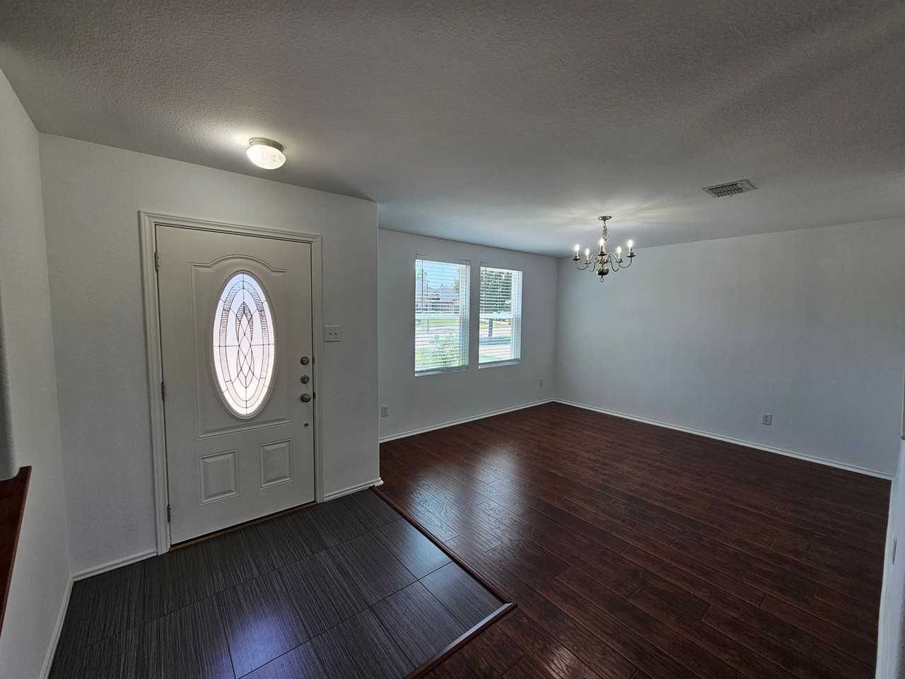 902 Fleming St - Photo 3 of 38