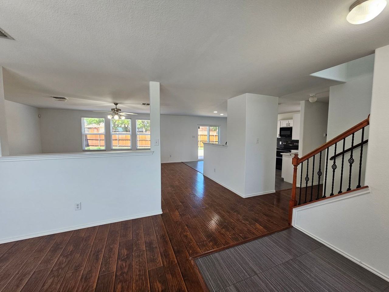 902 Fleming St - Photo 4 of 38