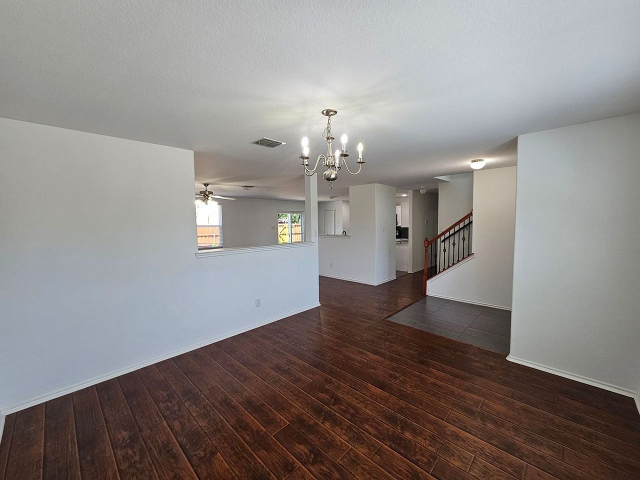 902 Fleming St - Photo 5 of 38