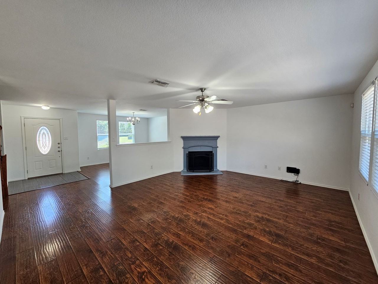 902 Fleming St - Photo 7 of 38