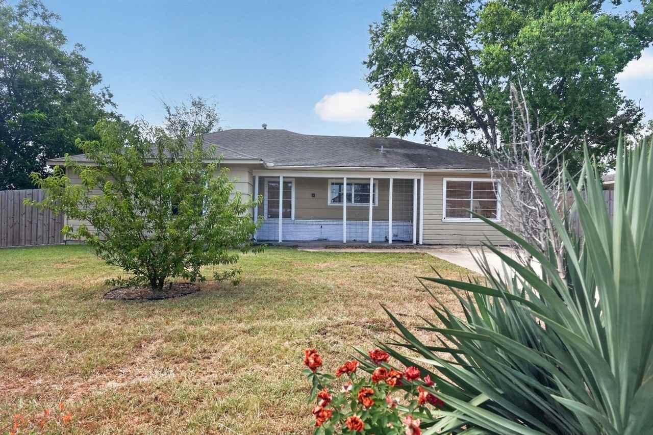 725 Mary Lake Dr - Photo 3 of 34