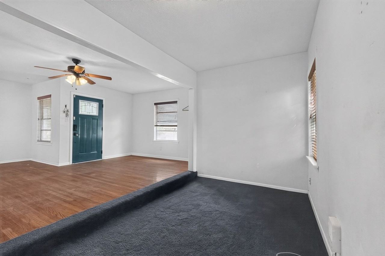 725 Mary Lake Dr - Photo 4 of 32