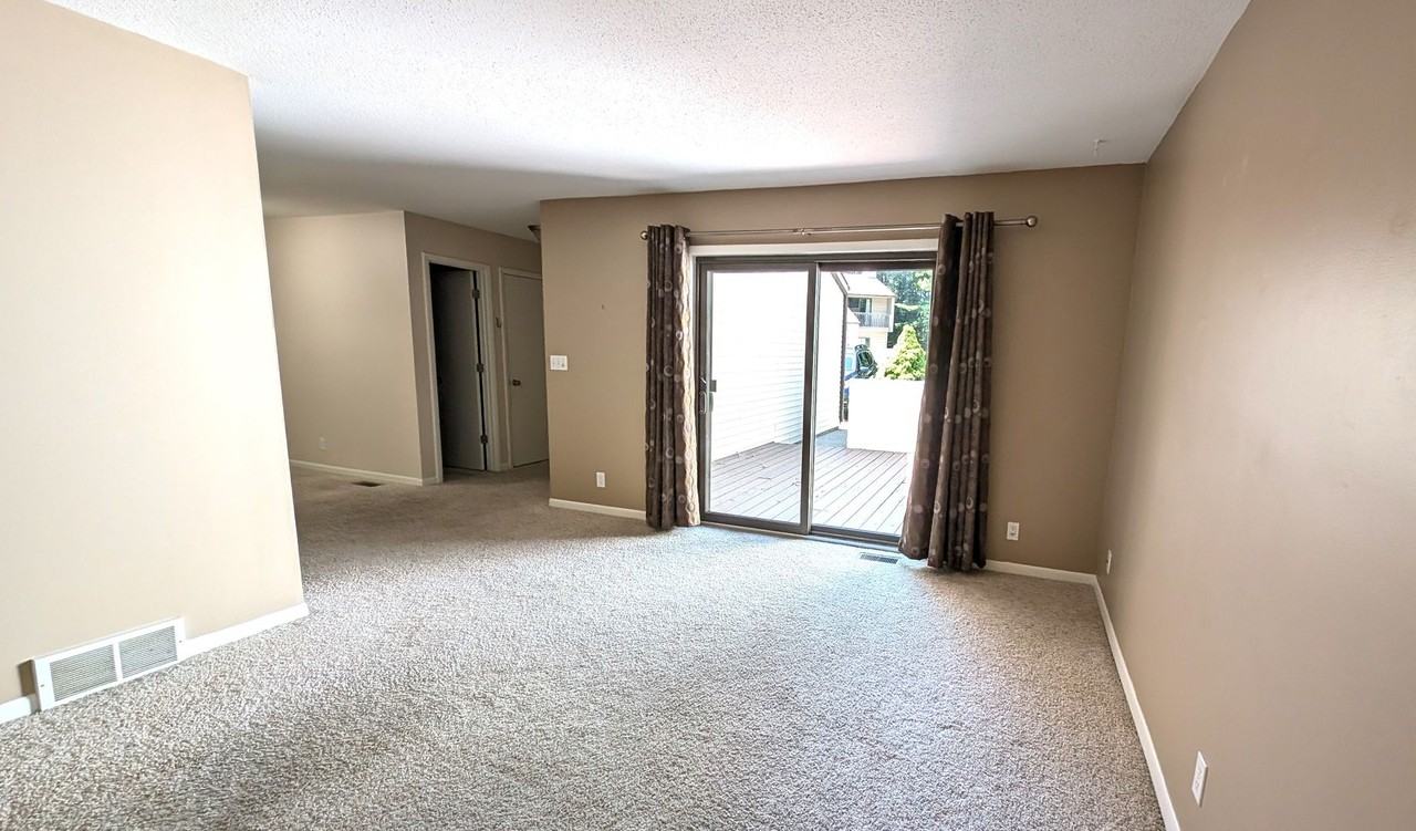17554 Parkwood #D - Photo 3 of 18
