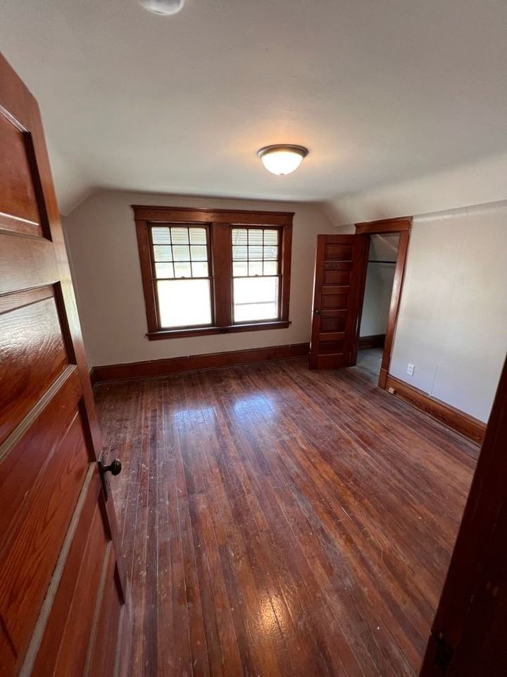 15912 Parkgrove Ave - Photo 5 of 11