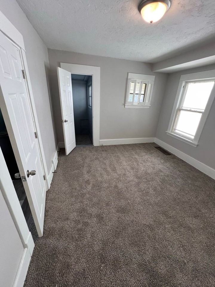 15912 Parkgrove Ave - Photo 6 of 11