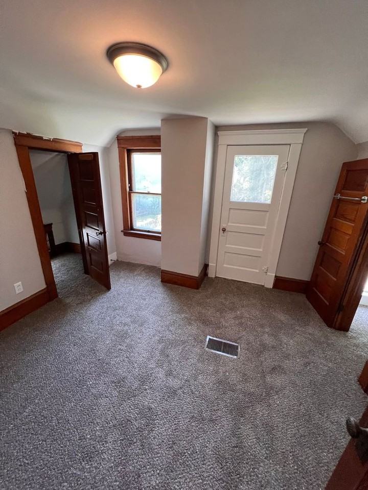 15912 Parkgrove Ave - Photo 7 of 11