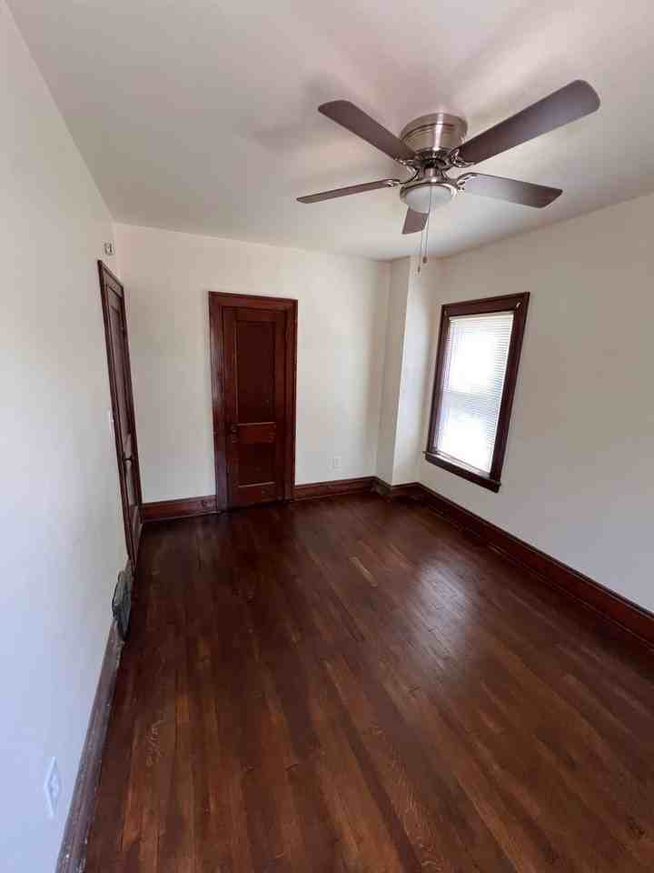 15407 School Ave - Photo 6 of 11