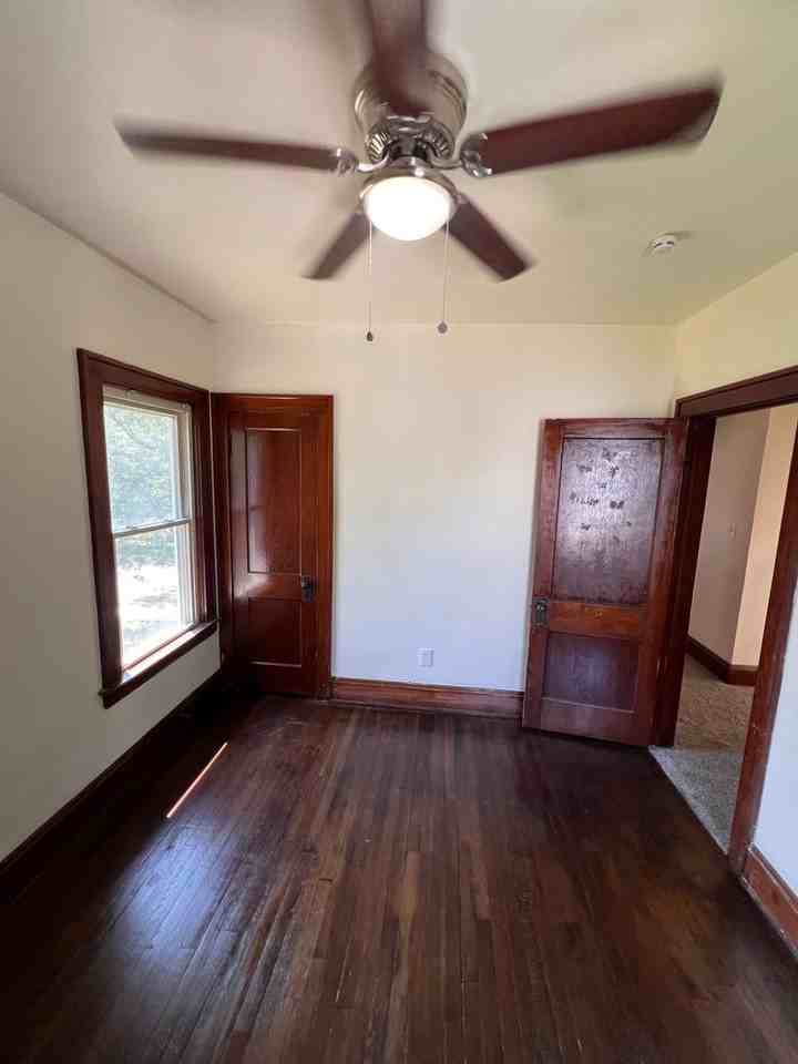15407 School Ave - Photo 7 of 11