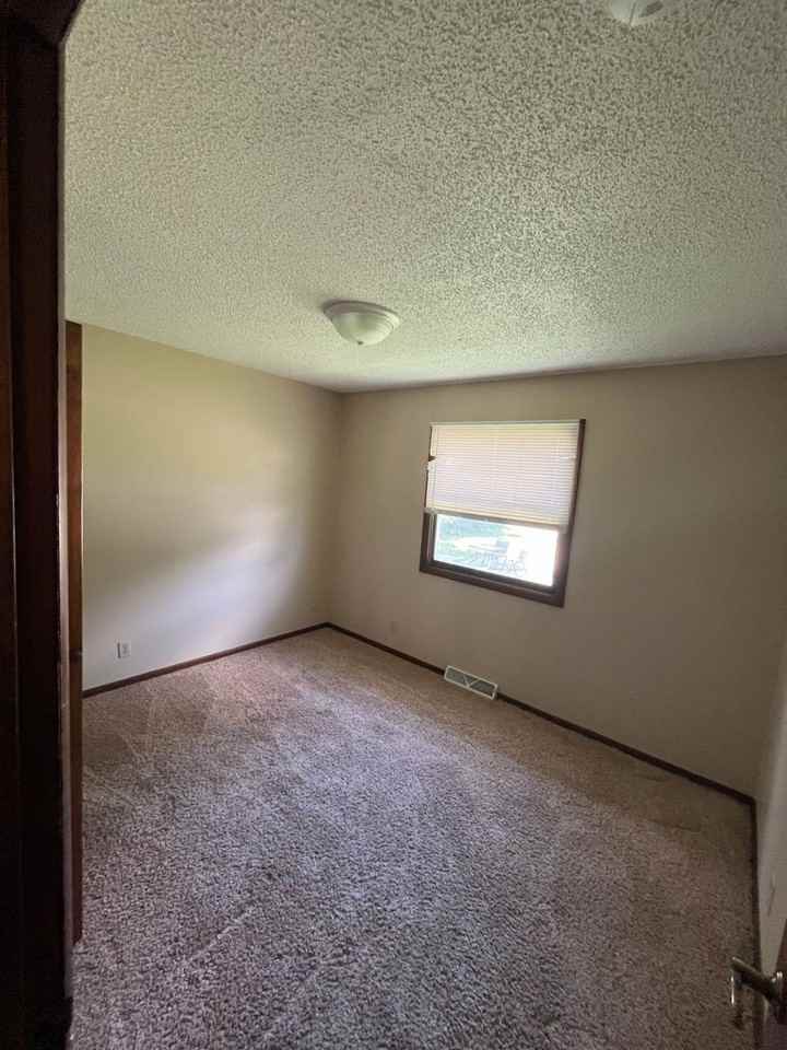 1315 Tremont St - Photo 4 of 7