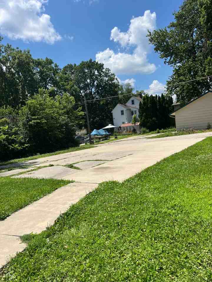 1315 Tremont St - Photo 6 of 7