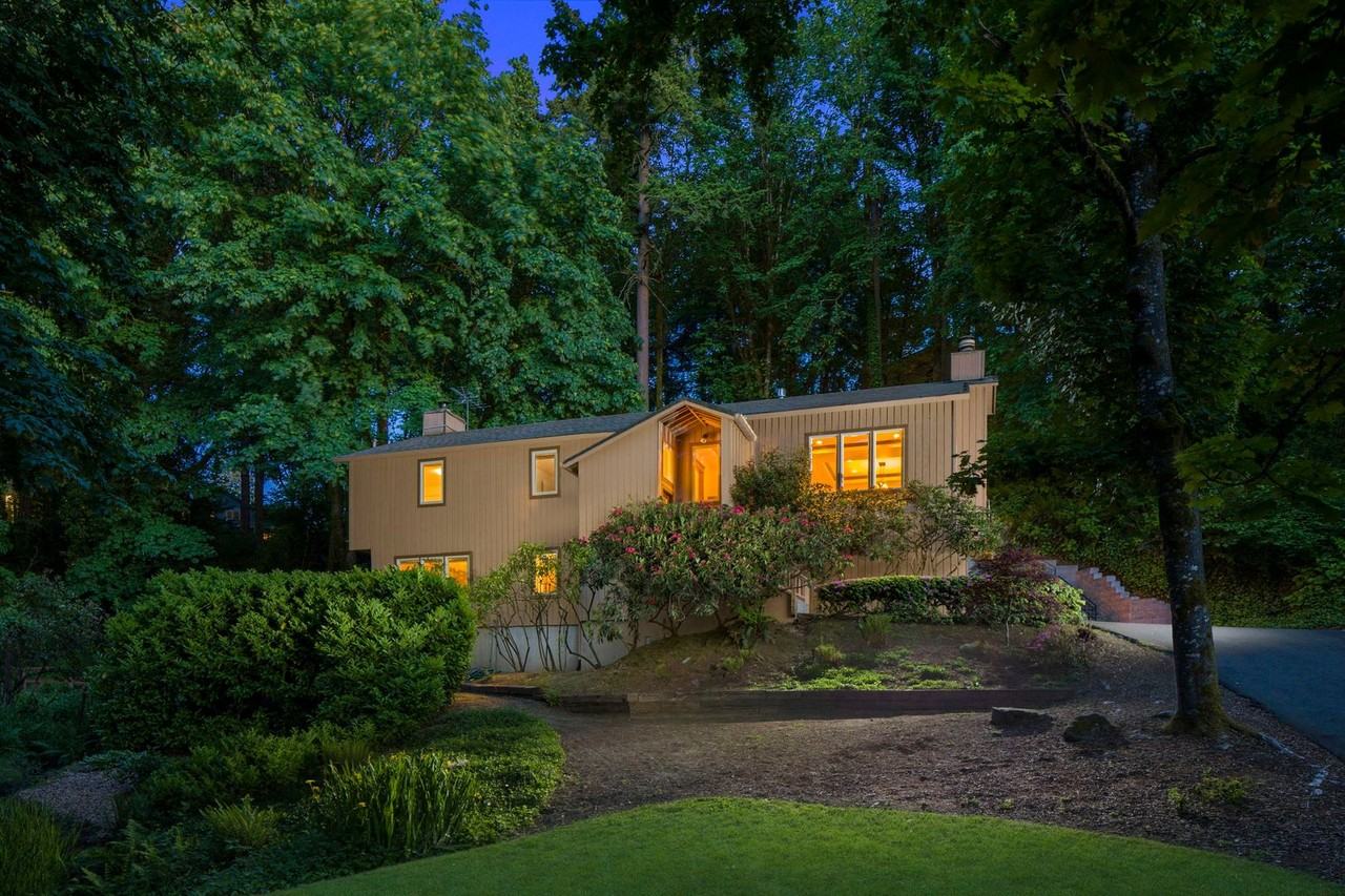 1970 Greentree Rd - Photo 3 of 36