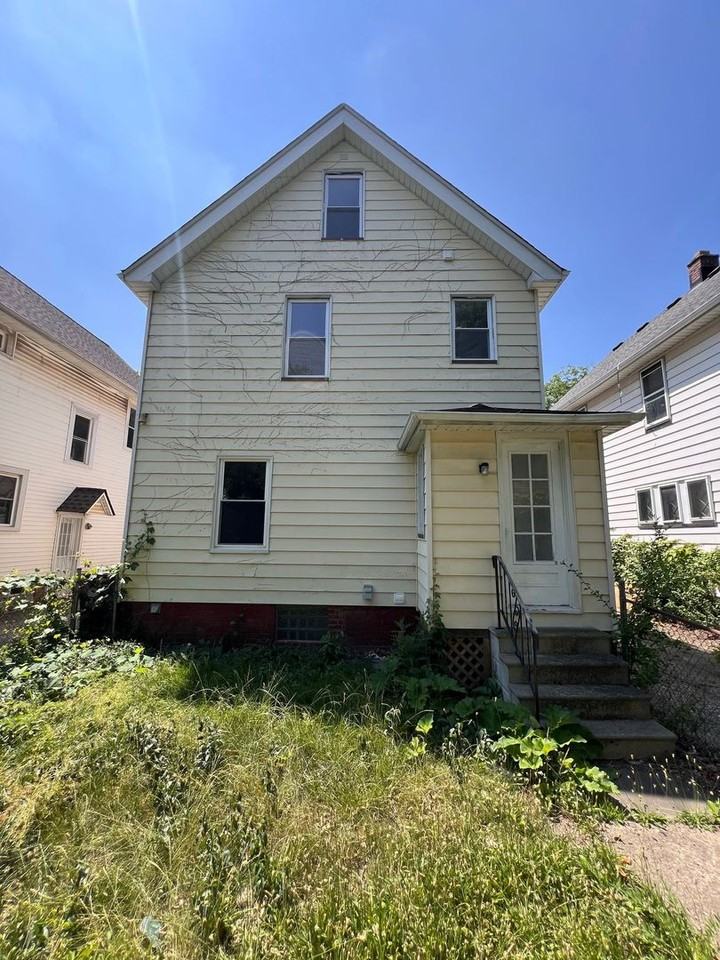 15403 School Ave - Photo 2 of 10