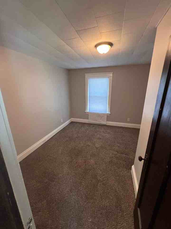 15403 School Ave - Photo 6 of 10