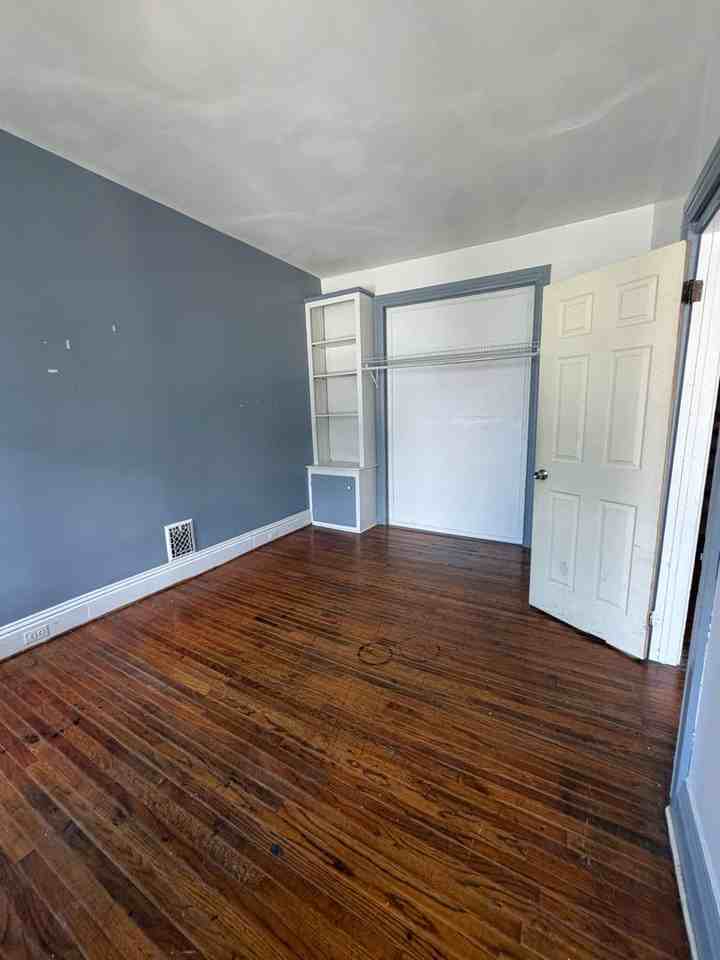 228 W Jackson St - Photo 3 of 8