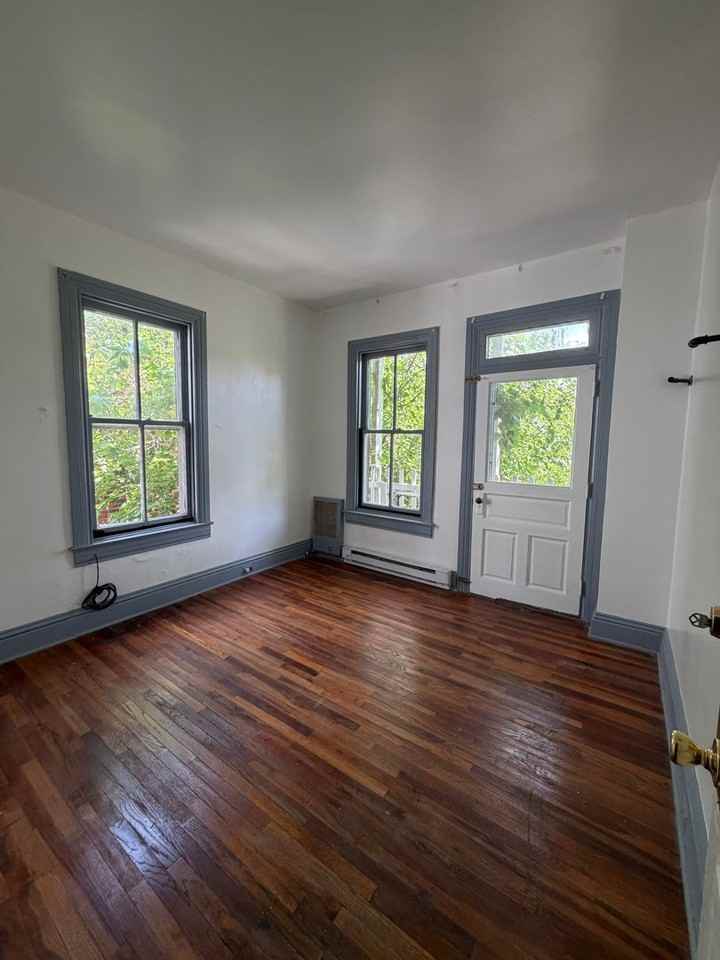 228 W Jackson St - Photo 4 of 8