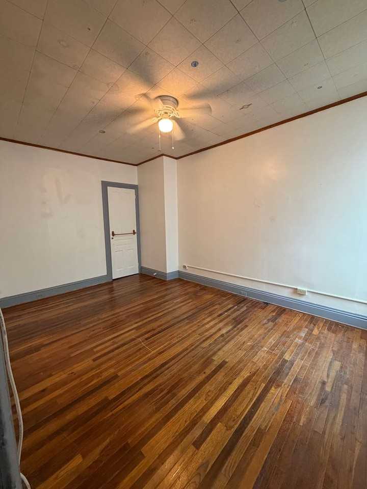 228 W Jackson St - Photo 5 of 8