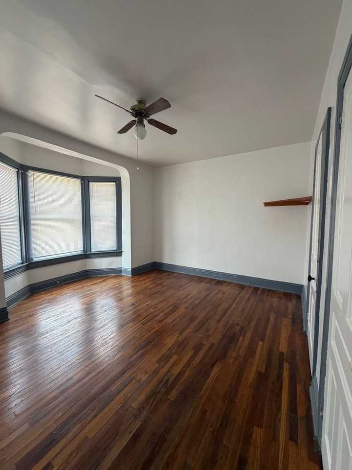 228 W Jackson St - Photo 6 of 8