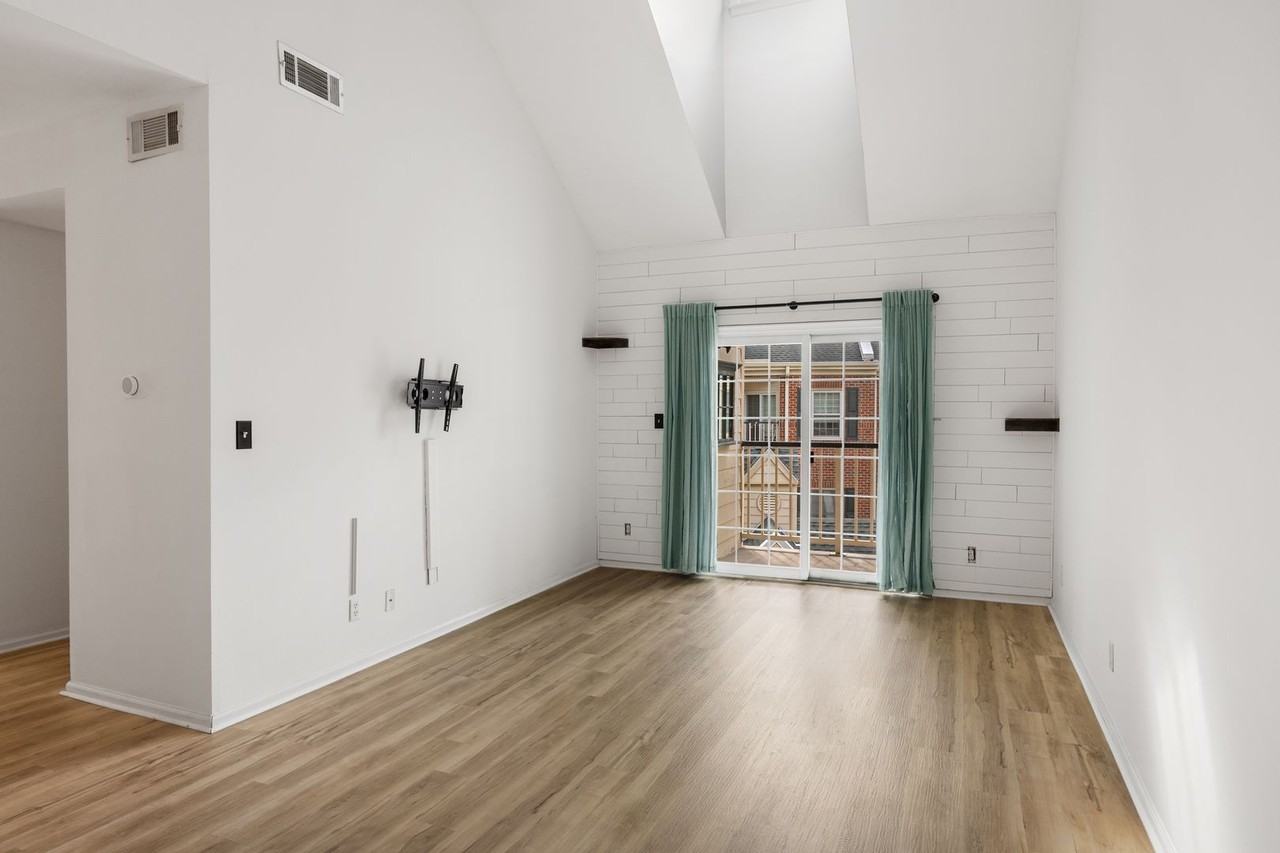 300 Yarmouth St #330 - Photo 3 of 38