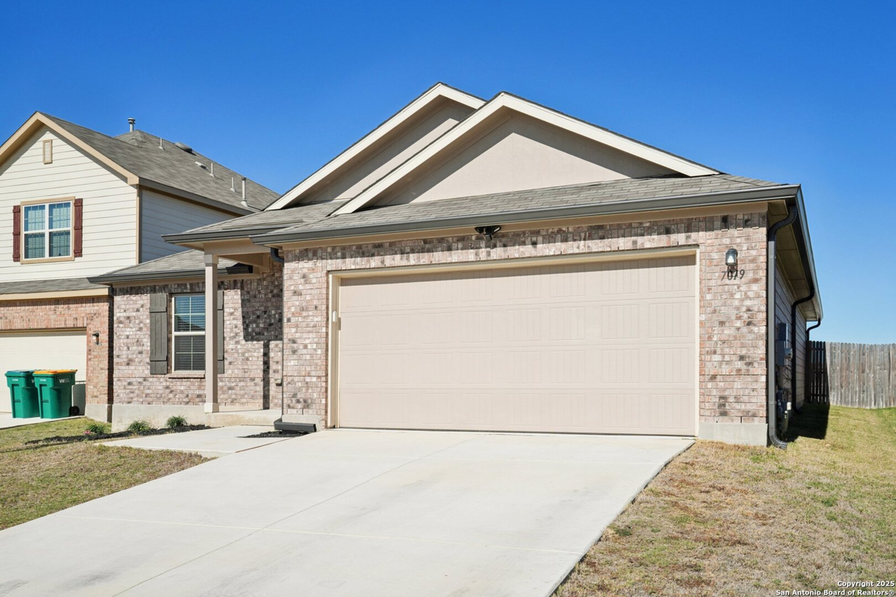 7019 Vista Loop - Photo 2 of 35