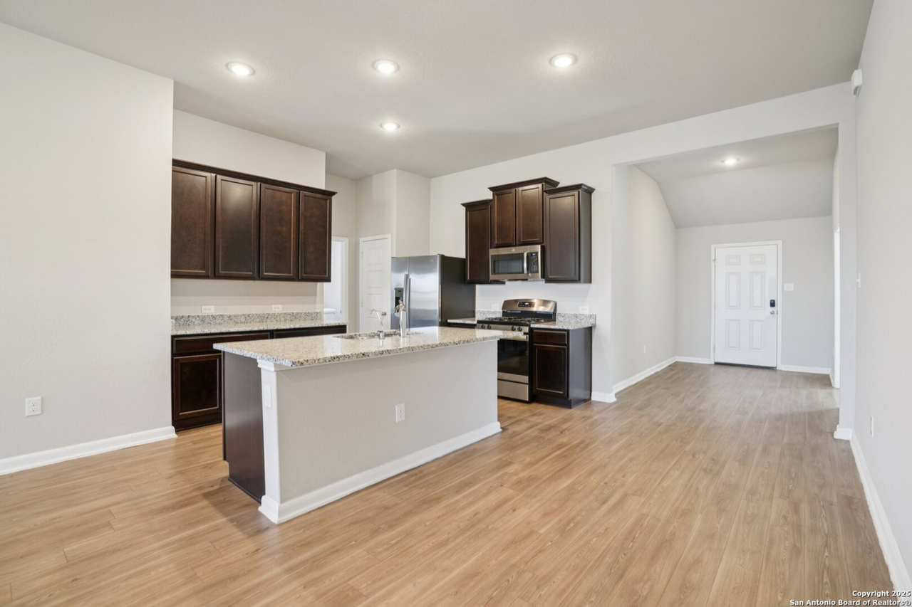 7019 Vista Loop - Photo 6 of 35