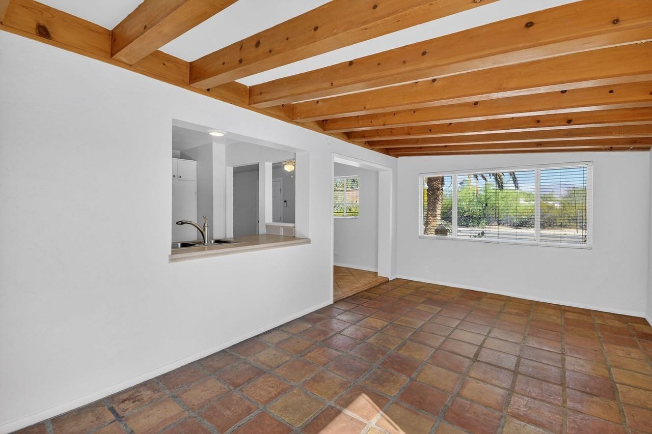 2272 E Blacklidge Dr - Photo 3 of 30