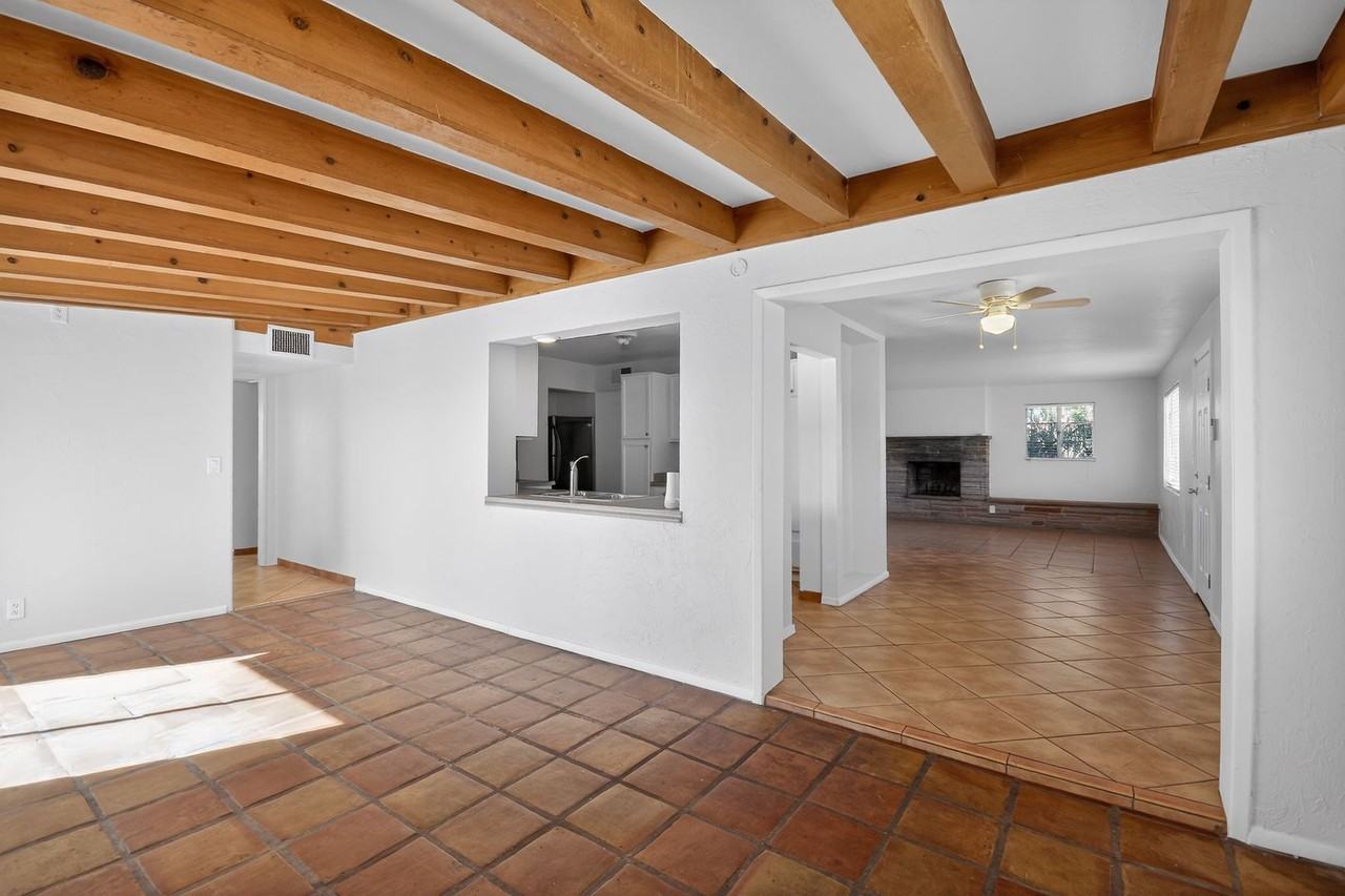 2272 E Blacklidge Dr - Photo 4 of 30