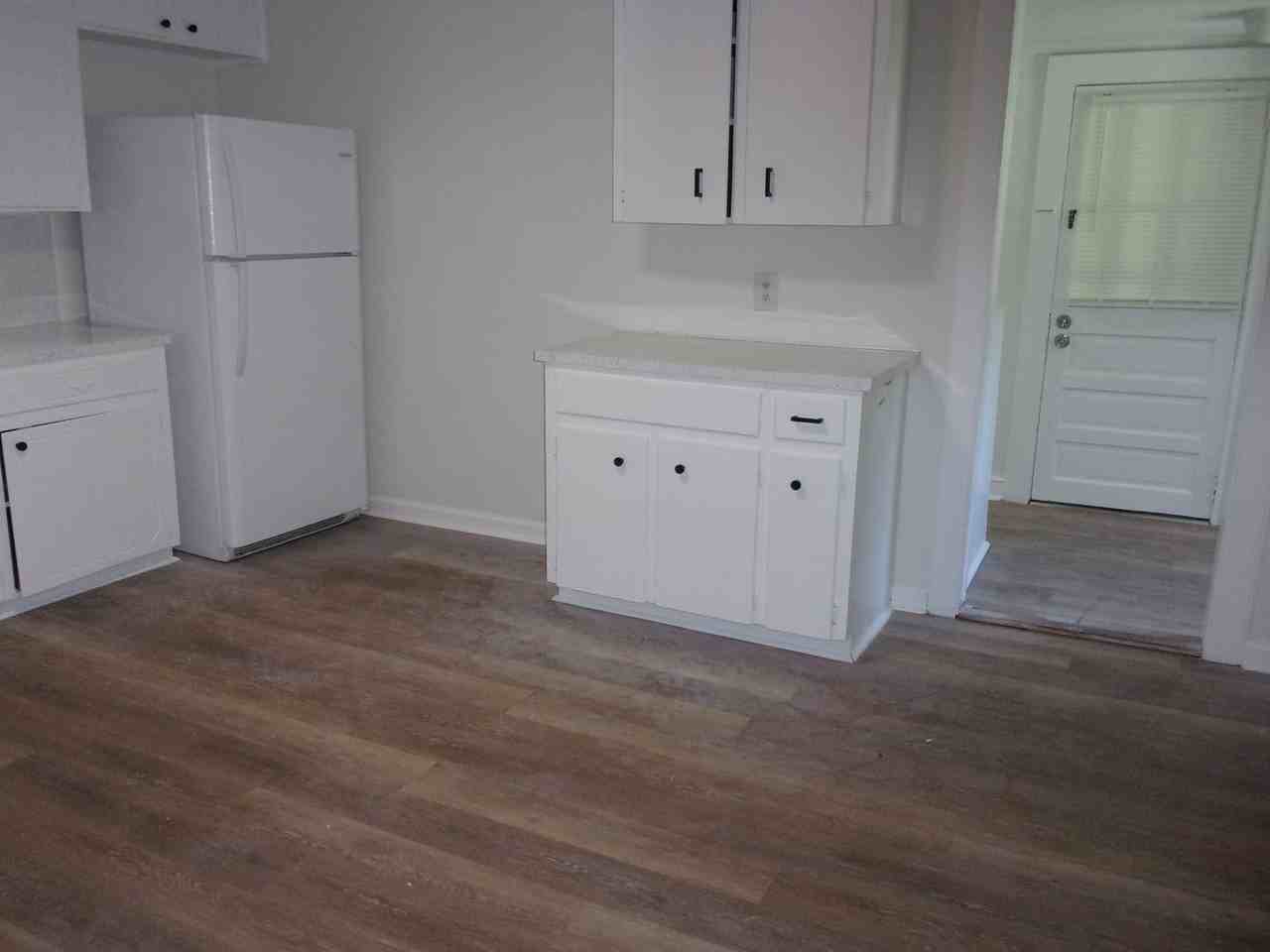 202 Shurley St - Photo 5 of 12