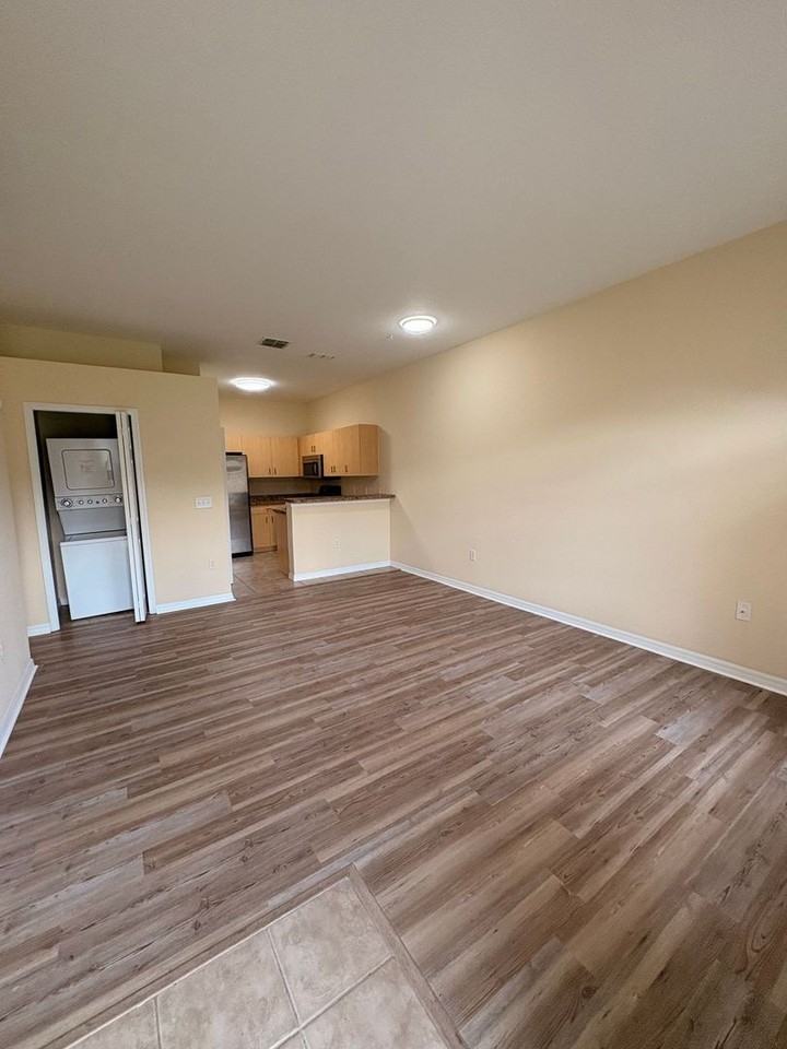 305 Port Pleasant Dr - Photo 5 of 17