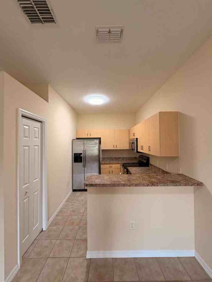 305 Port Pleasant Dr - Photo 6 of 17